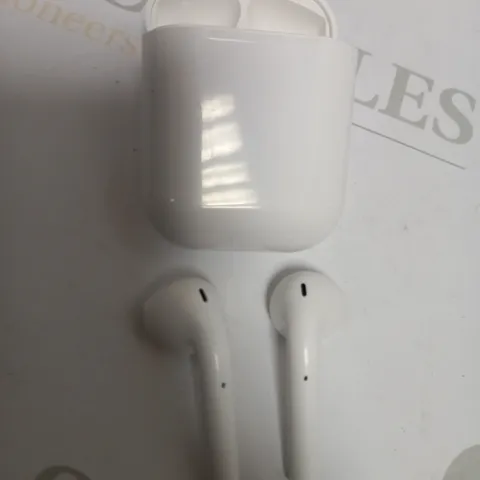 APPLE AIRPODS (2ND GENERATION)