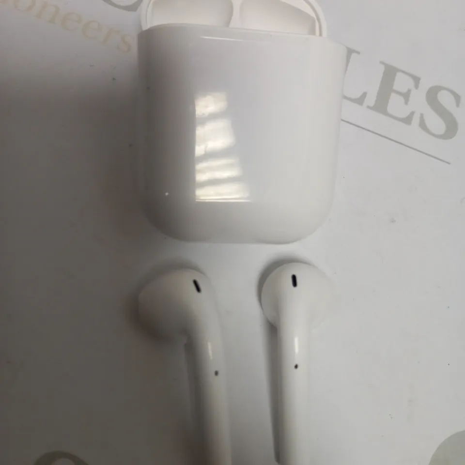 APPLE AIRPODS (2ND GENERATION)