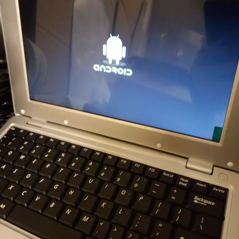 G-ANICA NETBOOK 10.1" SCREEN, INCLUDES MOUSE, EARPHONES AND MOUSEMAT 