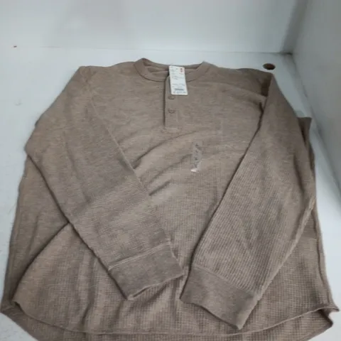 UNIQLO WAFFLE HENLEY NECK T-SHIRT IN BEIGE - LARGE