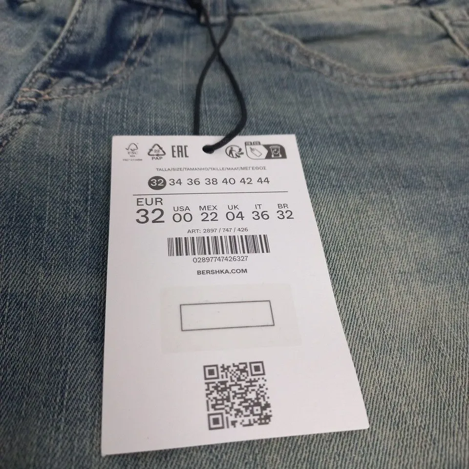 BERSHKA BOOTCUT SLIM PETITE JEANS UK 04