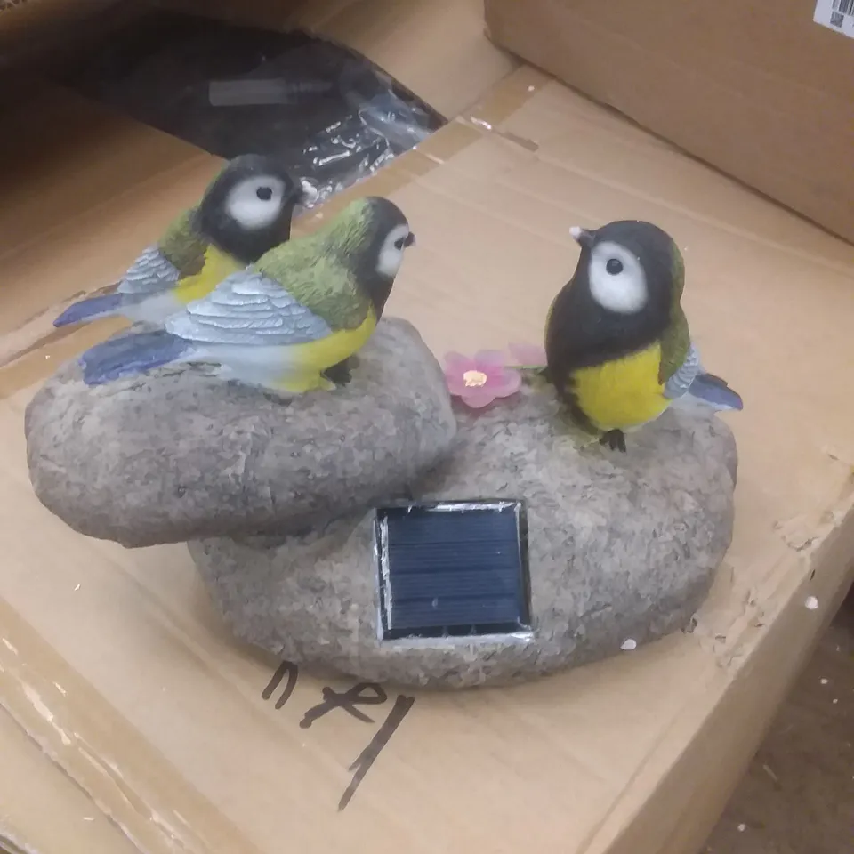 BOXED 3 BIRDS FIGURE WITH SOLAR LIGHT 