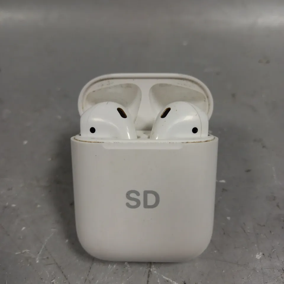 APPLE AIRPODS WITH CHARGING CASE - A1602