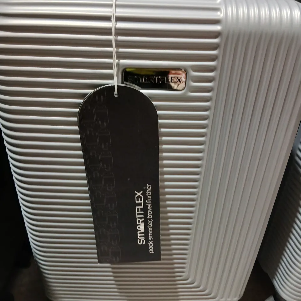 SMARTFLEX HARD-SHELL SUITCASE – GREY RIBBED SPINNER LUGGAGE (TAG ATTACHED)