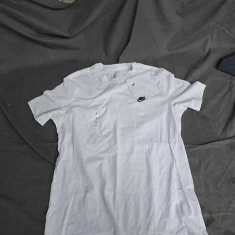 NIKE CORE TEE – WHITE/BLACK, MEN'S T‑SHIRT, UK L