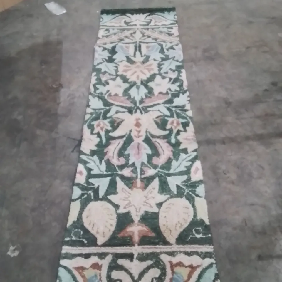 QUALITY DESIGNER AREA RUG - APPROXIMATELY 220X60CM