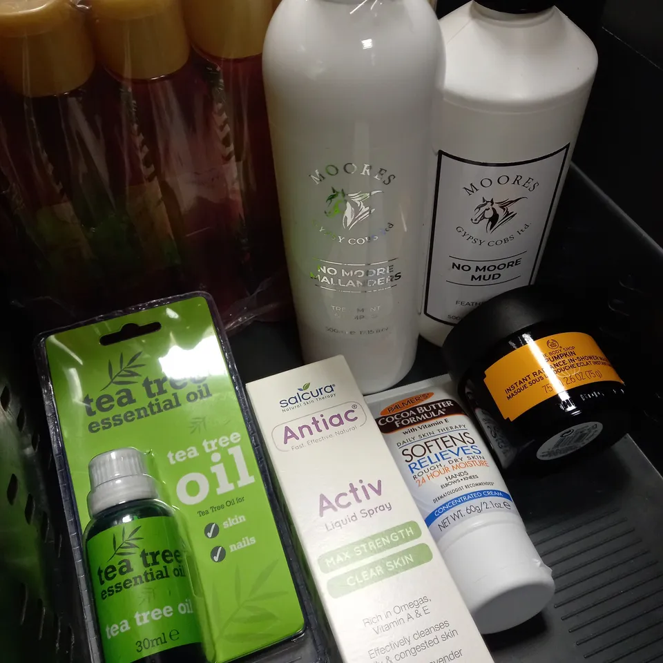 ASSORTMENT OF BEAUTY AND HAIRCARE ITEMS APPROX. 20 ITEMS 