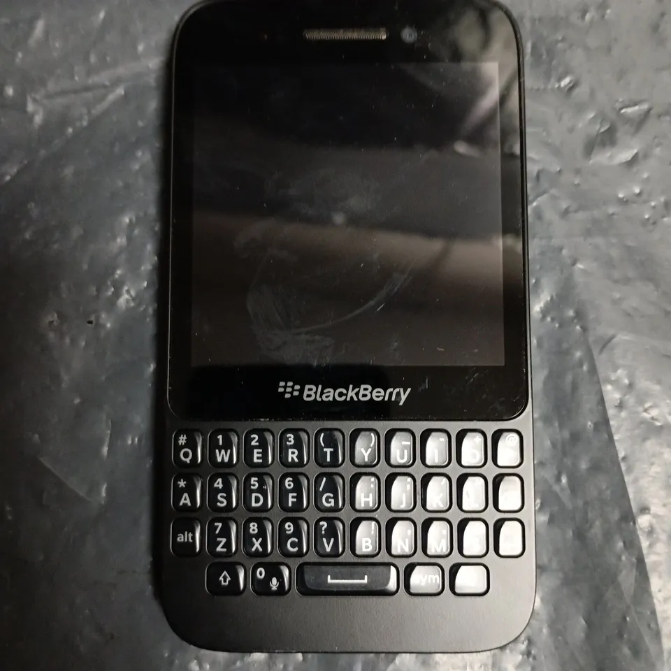 BLACKBERRY Q5 SMARTPHONE