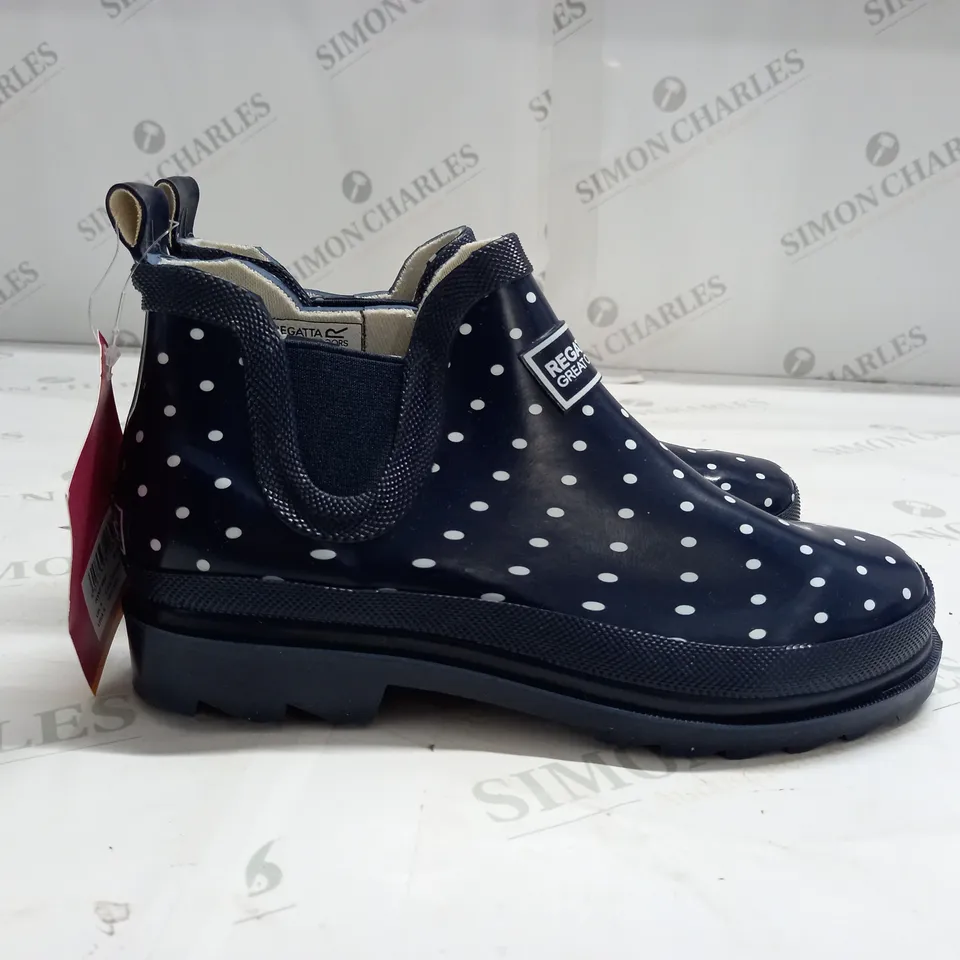 REGATTA LADY HARPER BOOTS SIZE 4 