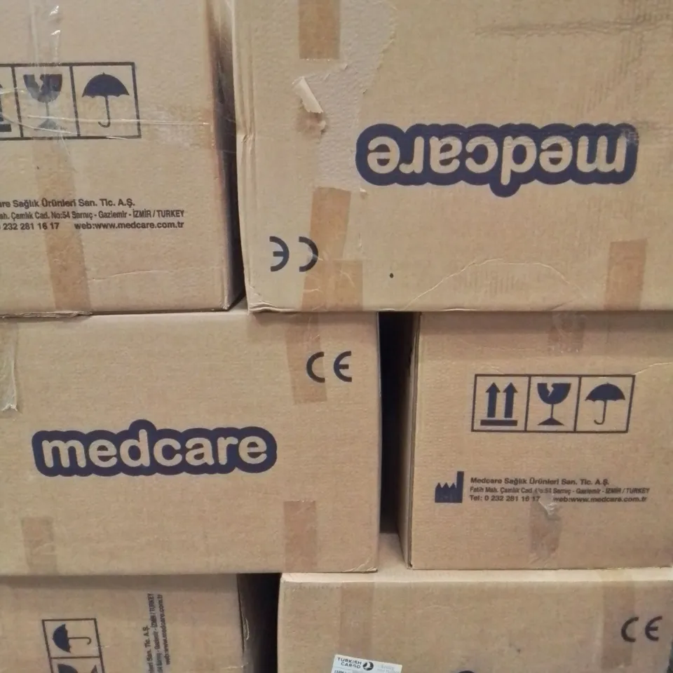 PALLET OF APPROXIMATELY 800 ASSORTED BRAND NEW MEDICARE LAMINATED NON STERILE GOWNS - SIZE XL