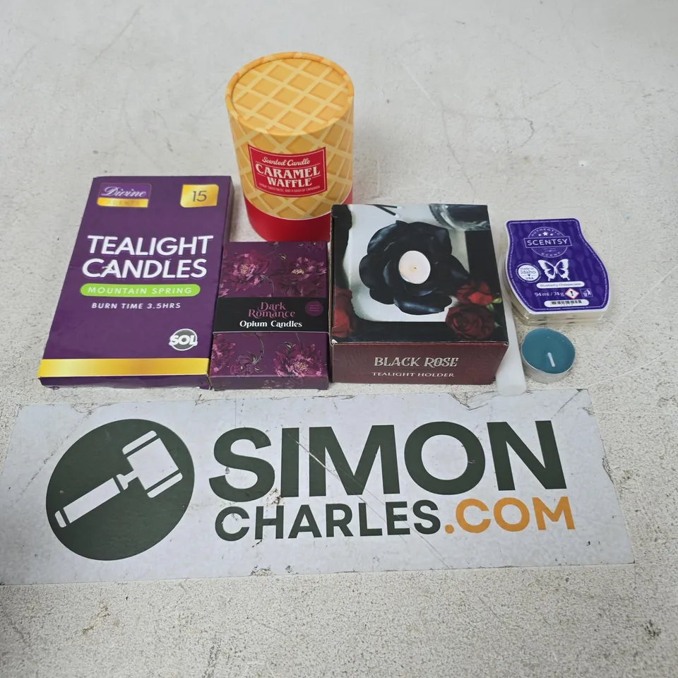 APPROXIMATELY 12 ASSORTED HOUSEHOLD ITEMS TO INCLUDE SCENTED CANDLES, TEALIGHTS, WAX MELTS, ETC - COLLECTION ONLY