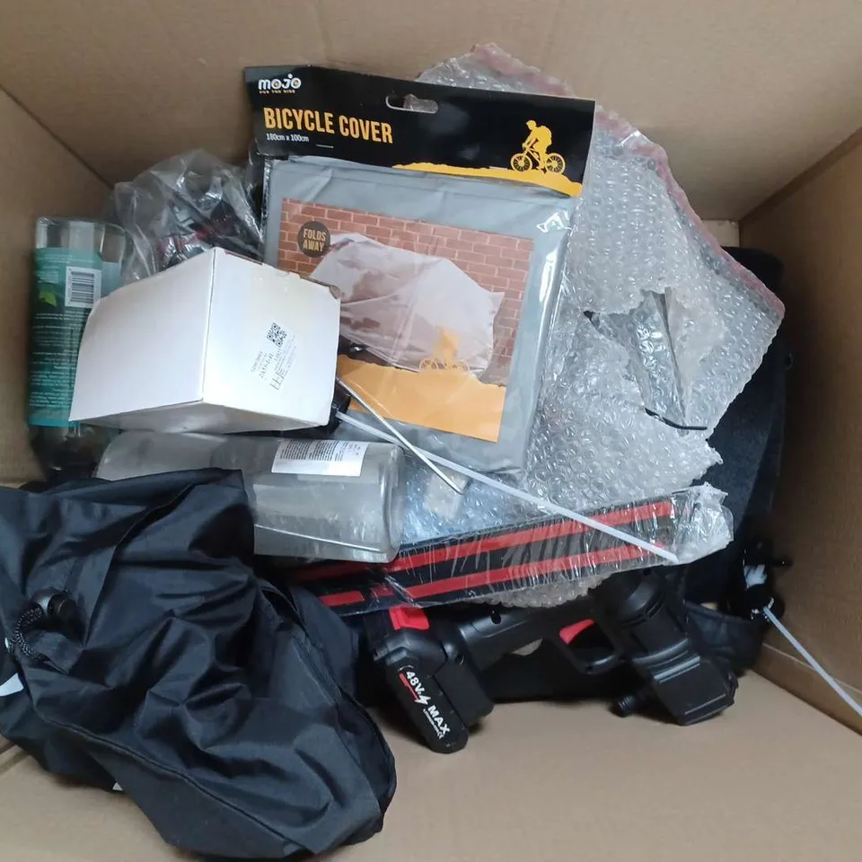 NOX OF ASSORTED CAR ITEMS TO INCLUDE - BABY SEAT - AIR FILTER - TURTLE WAX / COLLECTION ONLY 
