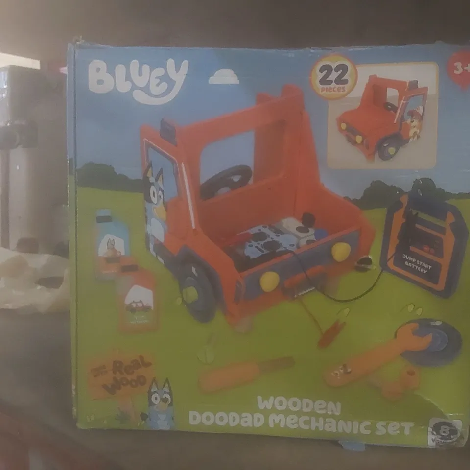 BOXED KEPLIN BLUEY WOODEN DOODAD MECHANIC SET 22 PIECES