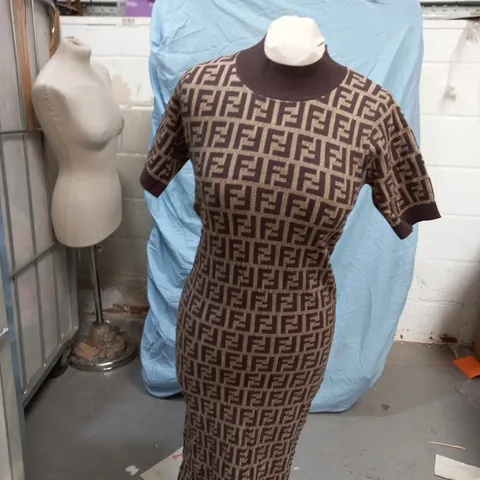 FENDI KNIT DRESS IN BROWN FF MONOGRAM – SIZE M