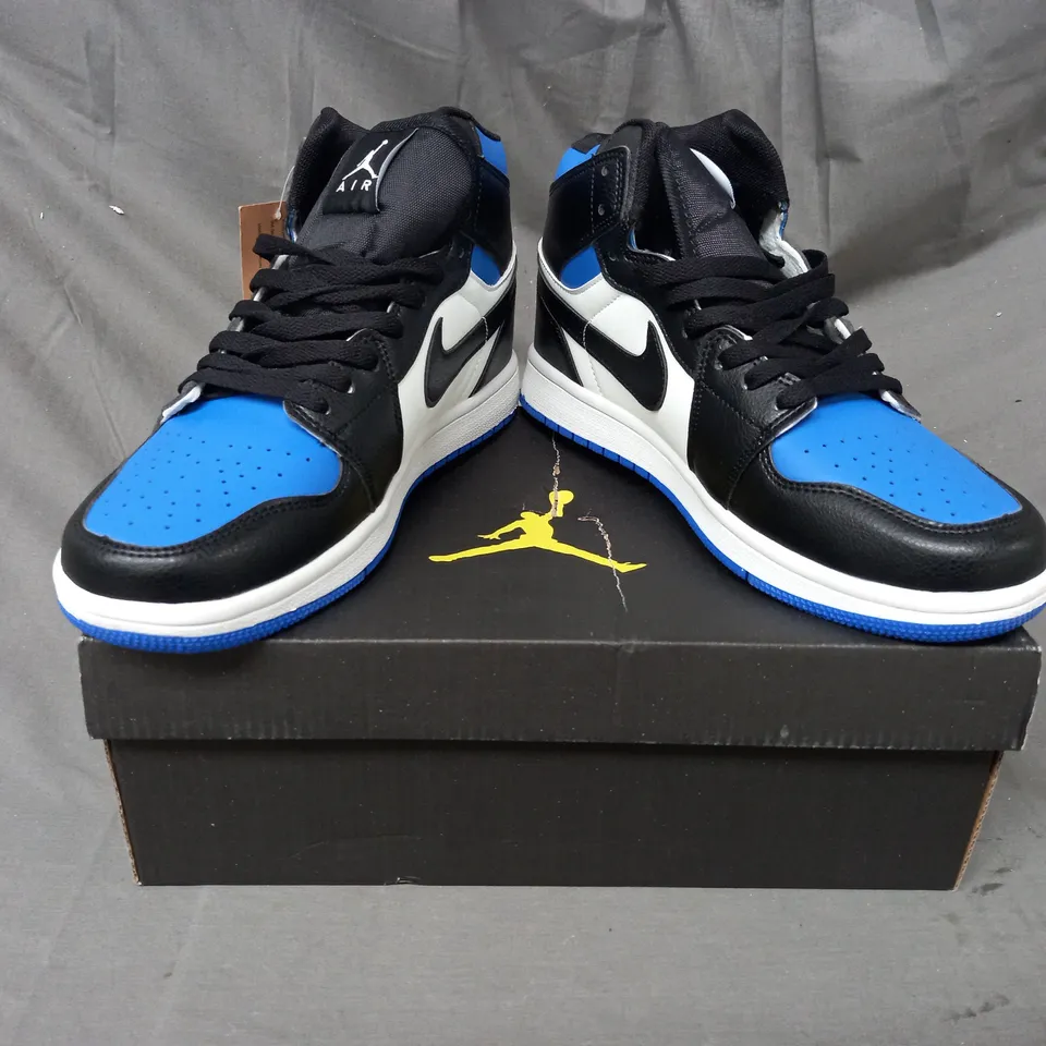 BOXED PAIR OF NIKE AIR JORDAN SHOES IN WHITE/BLUE/BLACK UK SIZE 5.5