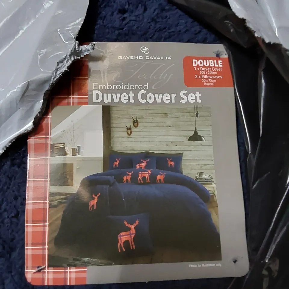BAGGED RAYNE RED/BLUE 400 TC DUVET COVER SET // SIZE: DOUBLE