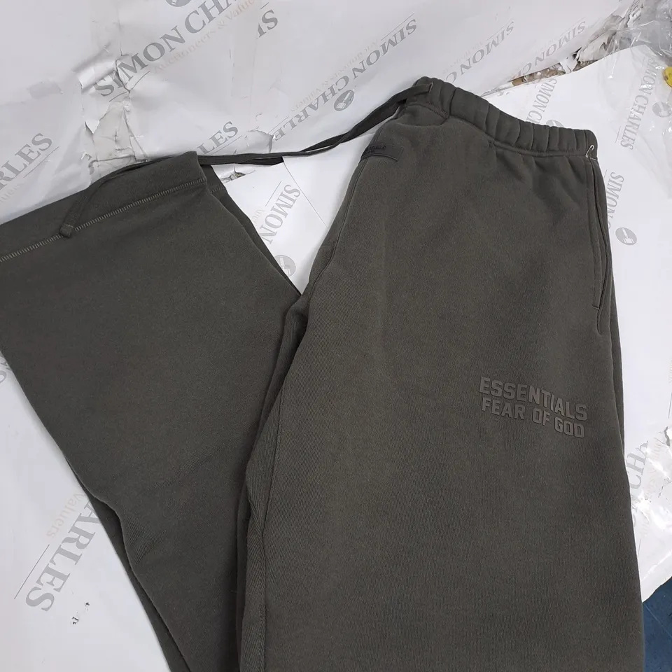 MENS KHAKI GREEN ESSENTIALS FEAR OF GOD PANTS - SIZE XL 