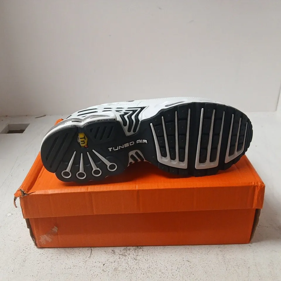 NIKE TUNED AIR MAX PLUS UK 7 WHITE