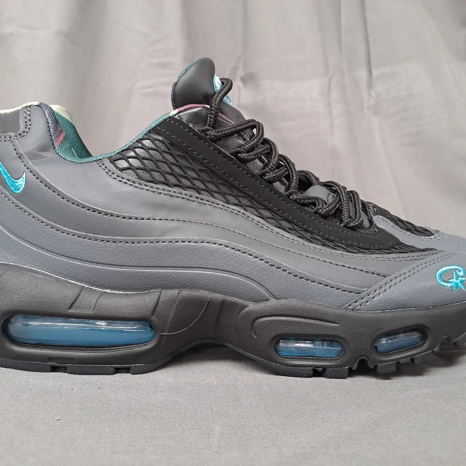 PAIR OF NIKE AIR SHOES IN GREY UK SIZE 7.5