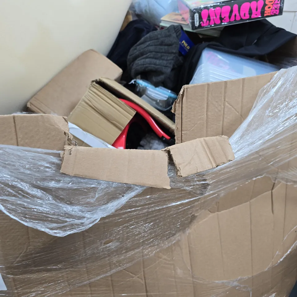 PALLET OF ASSORTED HOUSEHOLD ITEMS