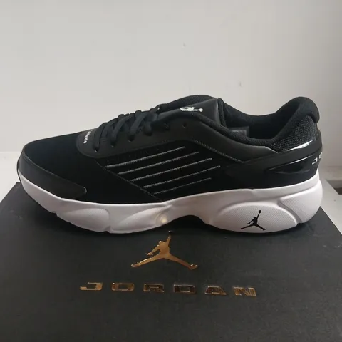 JORDAN TRUNNER FLOW BLACK/WHITE SNEAKERS UK 9 (EU 44) – BOXED