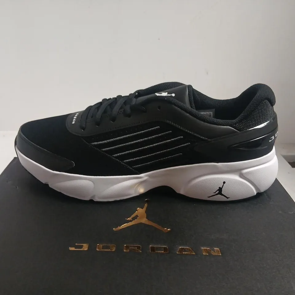 JORDAN TRUNNER FLOW BLACK/WHITE SNEAKERS UK 9 (EU 44) – BOXED
