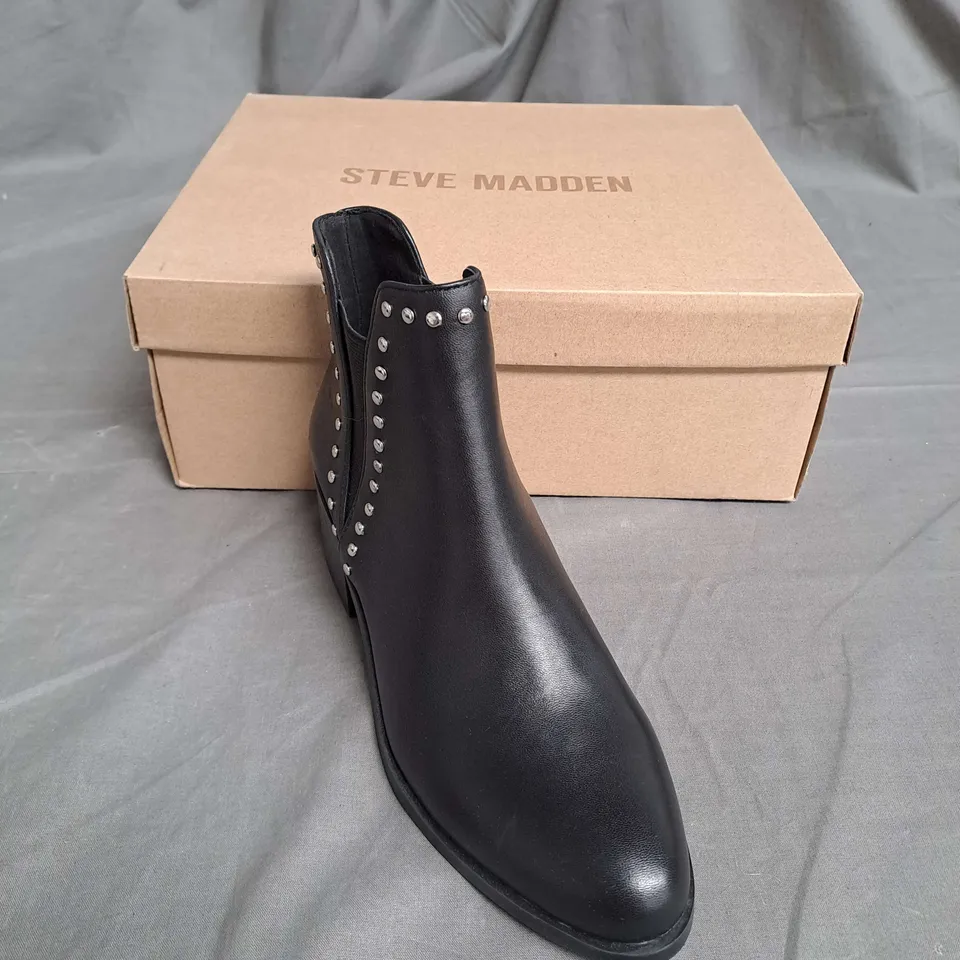 BOXED PAIR OF STEVE MADDEN STUD ANKLE BOOTS IN BLACK LEATHER SIZE EU 36