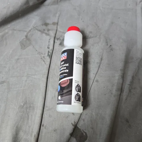 BOX OF APPROXIMATELY 12 ASSORTED AUTOMOTIVE ITEMS INCLUDING ANTI CRYSTAL LIQUID , FRONT LINK BAR AND CAR EXHAUST PART