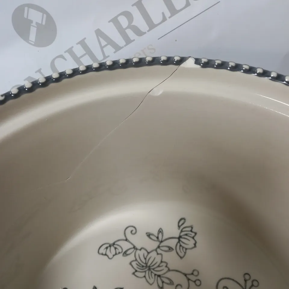 TEMP-TATIONS CERAMIC ROUND CASSEROLE BAKERS GREY ( VISABLE DAMAGE )