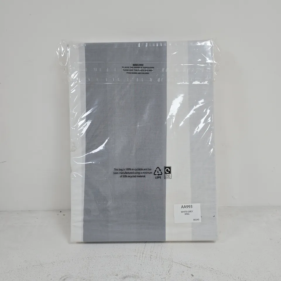 KING SIZE WHITE/GREY DUVET SET
