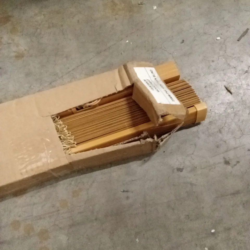 BOXED 25mm PVC VENETIAN BLIND, WOOD PRINT - 180 x 160cm