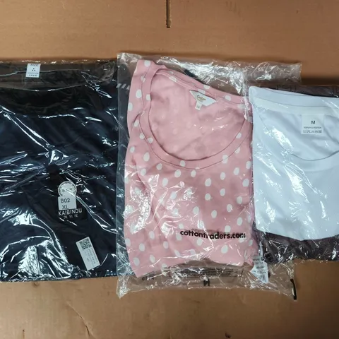 APPROXIMATELY 20 ASSORTED CLOTHING AND FASHION PRODUCTS IN VARIOUS STYLES AND SIZES - COLLECTION ONLY