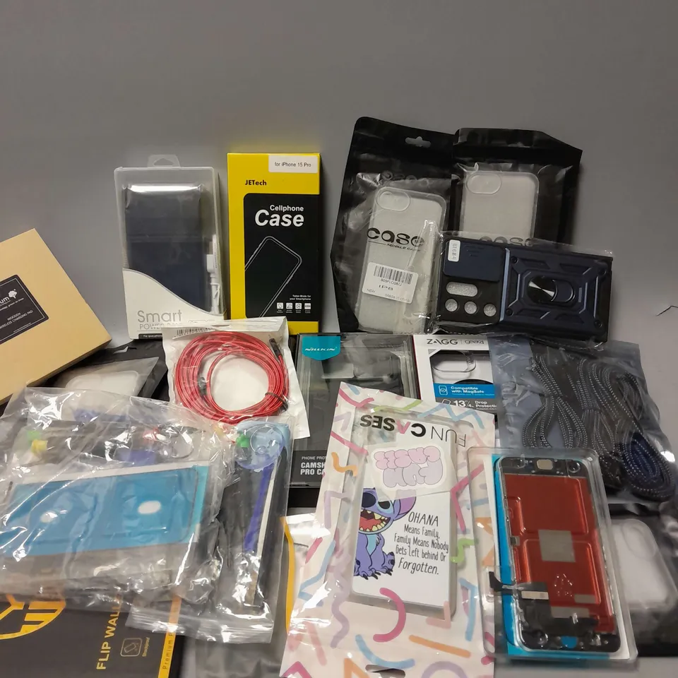 APPROXIMATELY 15 PHONE ACCESSORIES AND ELECTRICALS TO INCLUDE TEMPERED GLASS SCREEN PROTECTORS, POWER BANKS, REPLACEMENT SCREEN, ETC