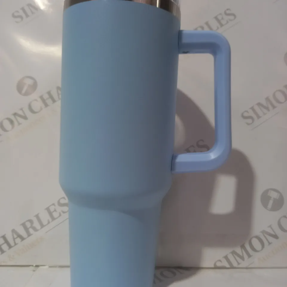 UNBRANDED LARGE INSULATED TRAVEL MUG IN LIGHT BLUE