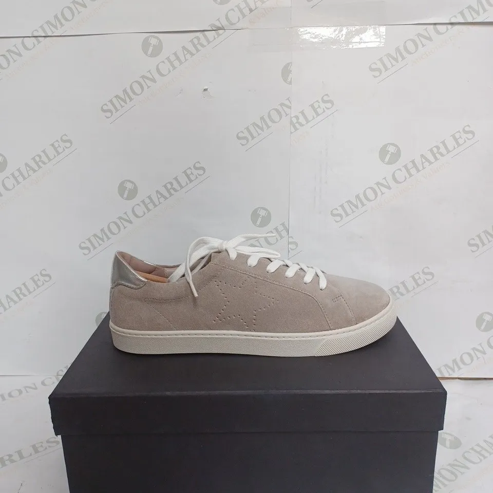 HUSH MORELY TRAINERS IN GREY - EU 41