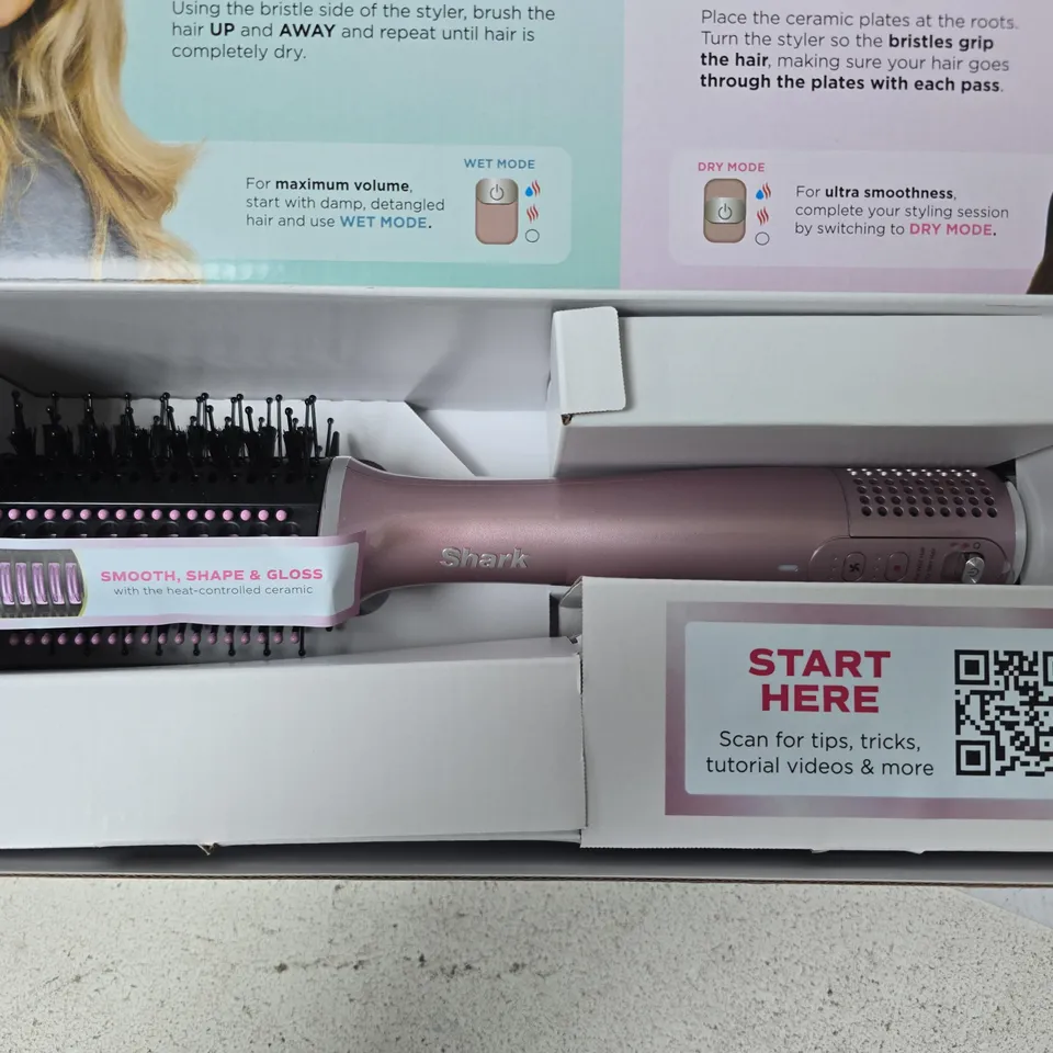BOXED SHARK GLOSSI HT302UKPK 2-IN-1 HOT BRUSH AND AIR GLOSSER - LYCHEE 