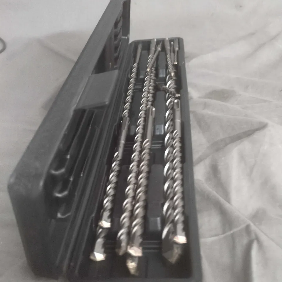 ASSORTED DRILL BIT SET IN PLASTIC CASE