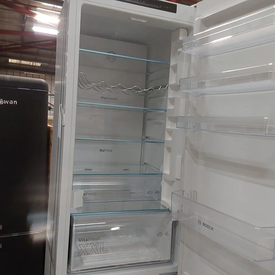 BOSCH SERIES 4 KGN392WDFG FREESTANDING 70/30 FRIDGE FREEZER, WHITE - UNPROCESSED RAW RETURN