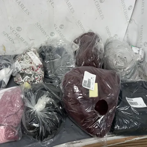 APPROXIMATELY 15 ASSORTED CLOTHING ITEMS TO INCLUDE SNOOD, BLOUSE, BRAS, ETC