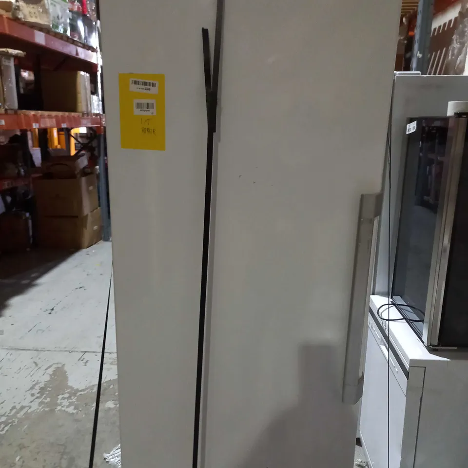HOTPOINT UH8 F1C W UK 1 FREESTANDING TALL FREEZER, 260L, 59.5CM WIDE, NO FROST, WHITE