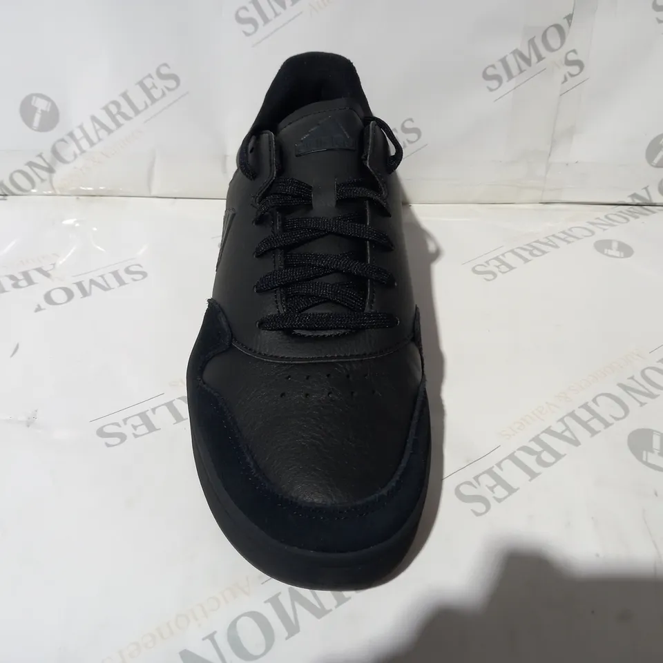BOXED PAIR OF ADIDAS KANTANA SHOES IN BLACK UK SIZE 10