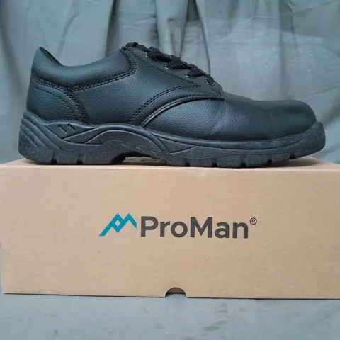 BOXED PAIR OF PROMAN CHUKKA SAFETY SHOES IN BLACK UK SIZE 11