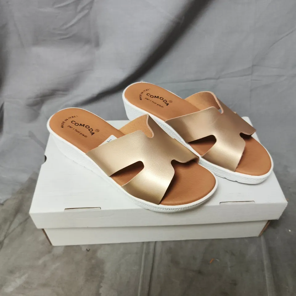 SIZE EU 39 COMODA GOLD-TONE SANDALS