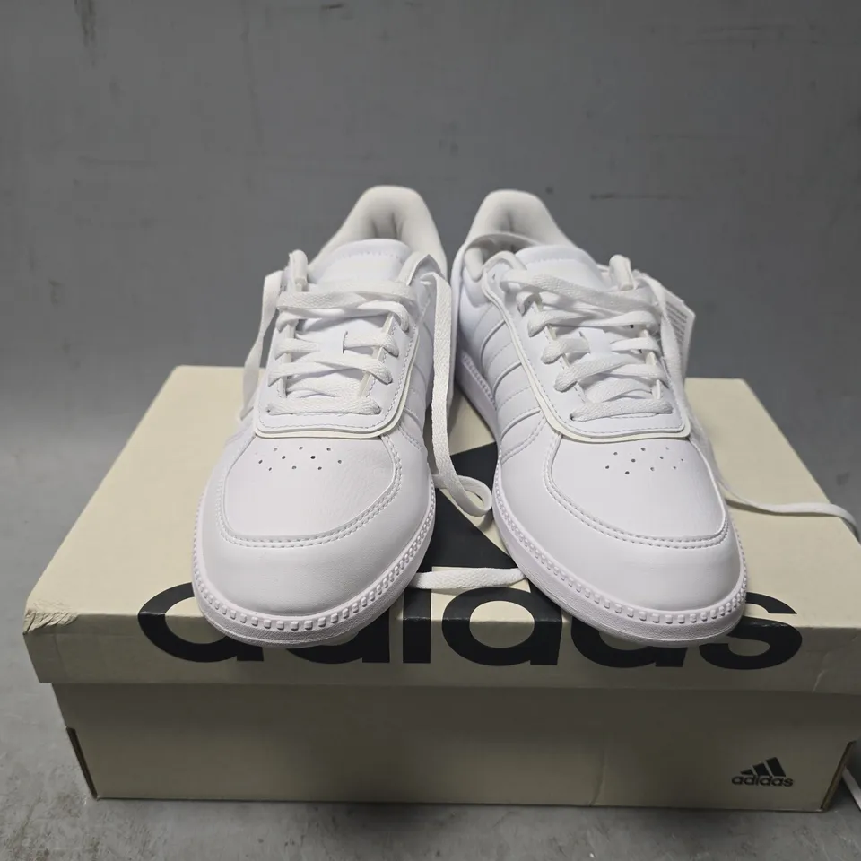 BOXED PAIR OF BREAKNET SLEEK TRAINERS IN WHITE - UK 6