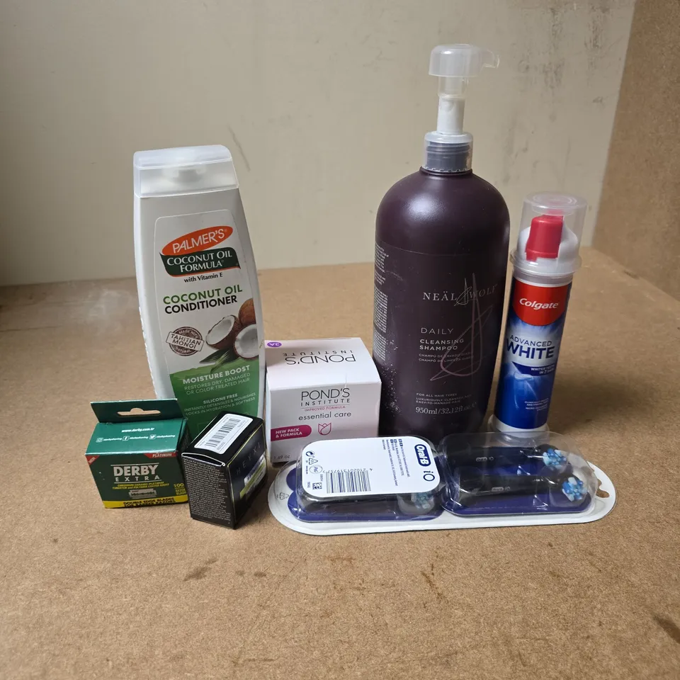 APPROXIMATELY 15 ASSORTED HEALTH & BEAUTY PRODUCTS TO INCLUDE PALMERS COCONUT OIL CONDITIONER, HEYXI CLEAR FOUNDATION MAKE-UP, ORAL-B IO HEADS, ETC - COLLECTION ONLY