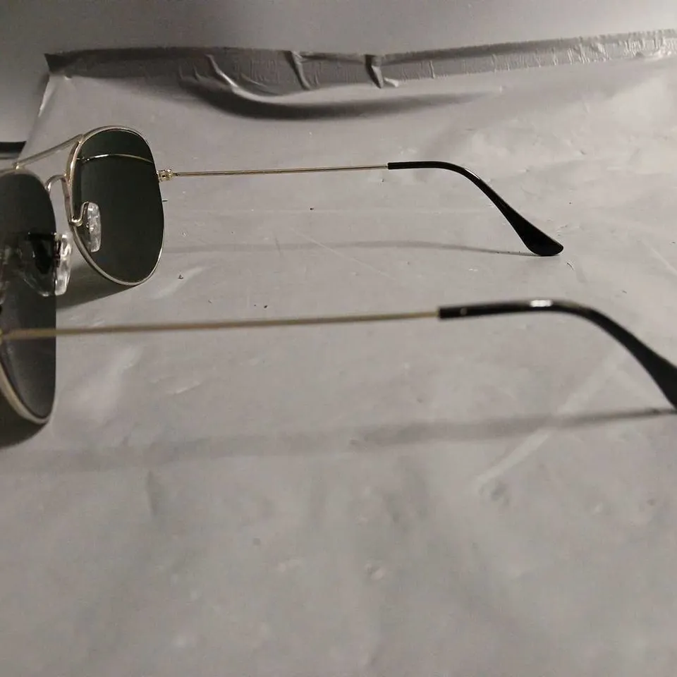 BOXED PAIR OF RAY BAN GLASSES WITH REFLECTIVE G-15 LENS IN CASE