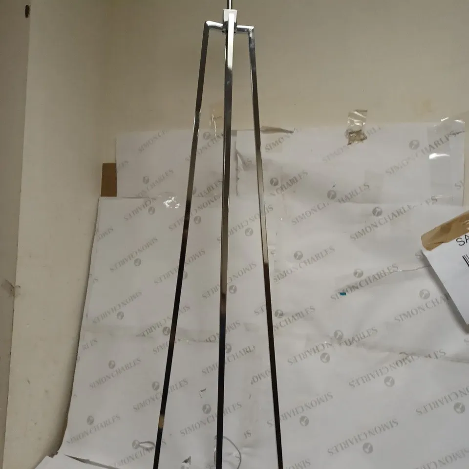 LOCKHEART FLOOR LAMP