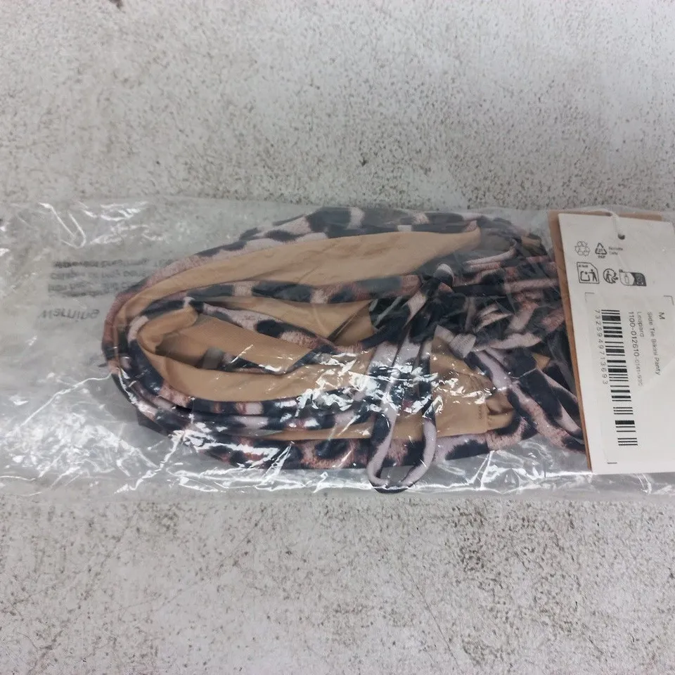 BAGGED NA-KD SIDE TIE BIKINI PANTY IN LEOPARD SIZE MEDIUM