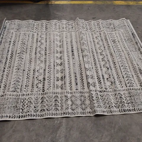 KACE GREY/BLACK/IVORY RUG // 5' X 7'