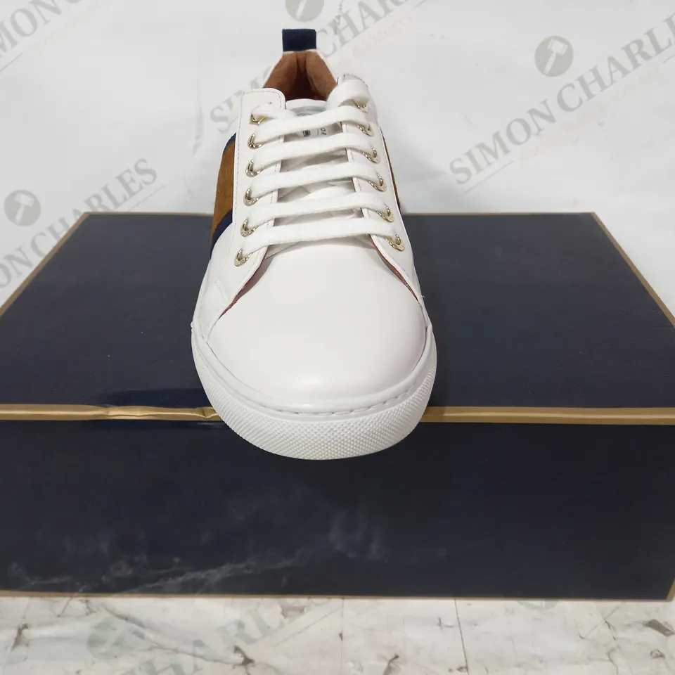 BOXED PAIR OF FAIRFAX & FAVOR CANNES TRAINERS IN WHITE/TAN/NAVY UK SIZE 7